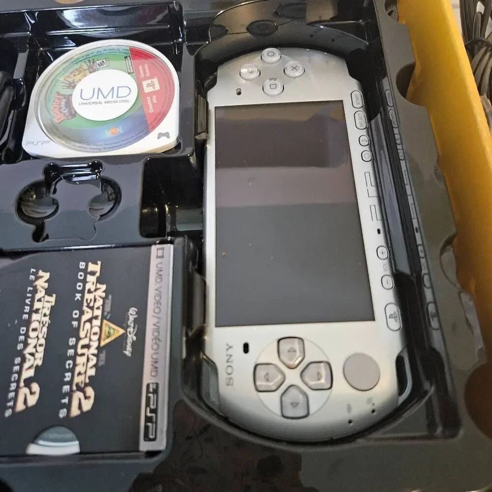 Bundle Sony PSP 3000 Ratchet & Clank Limited Edition.
